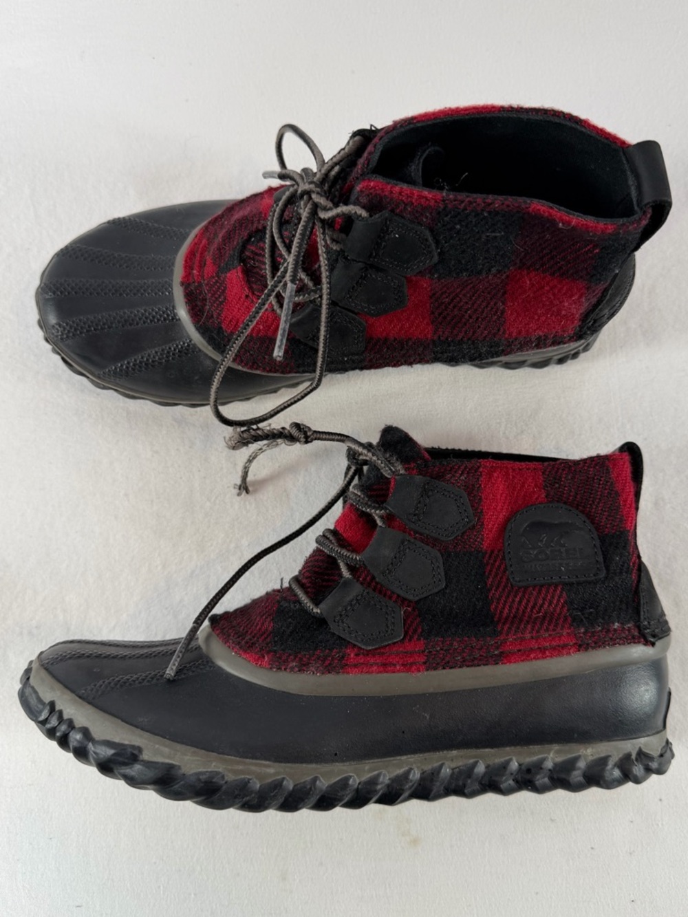 Sorel Out 'n About‎ Buffalo Plaid Waterproof Boots in Black Red Size 6 - Picture 2 of 12